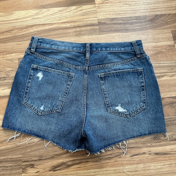 We the free Free People Distressed Denim Shorts size 29 - Picture 6 of 6